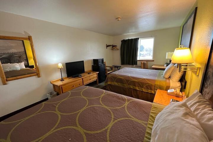 Room 10 of 28