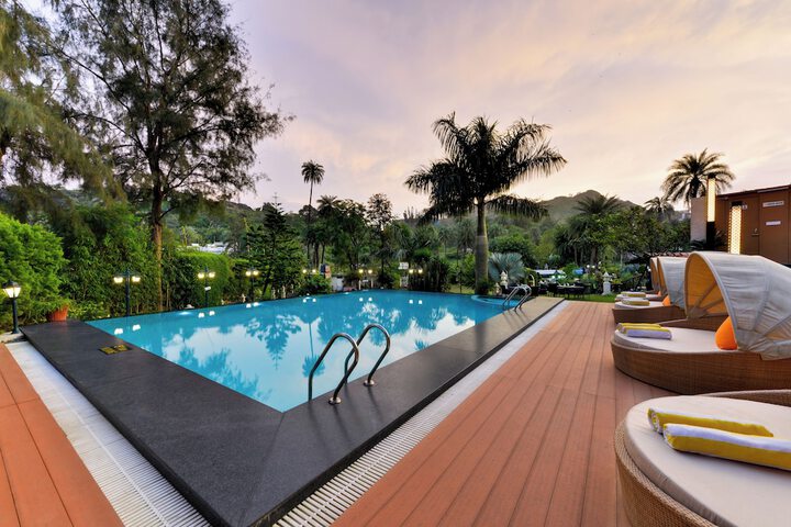 Pool 53 of 143