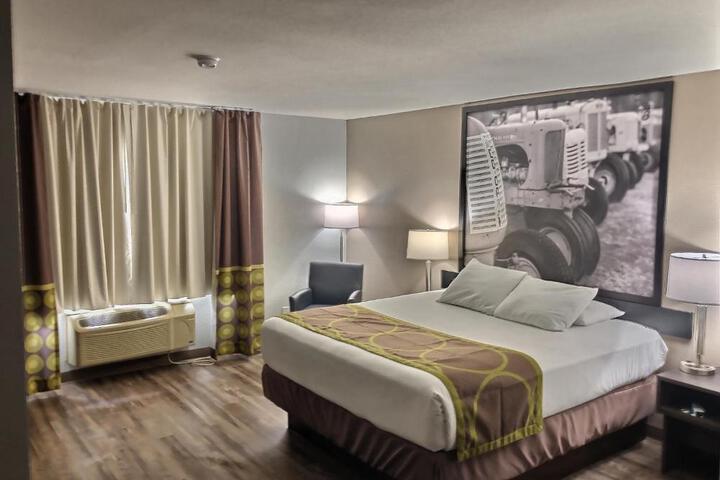 1 King Bed (5 of 7)