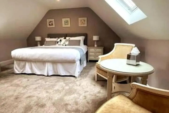 Room 2 of 18