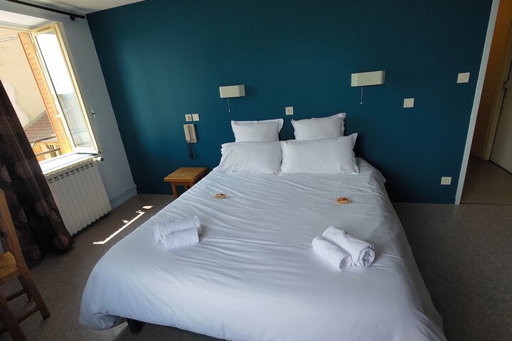 Room 6 of 12