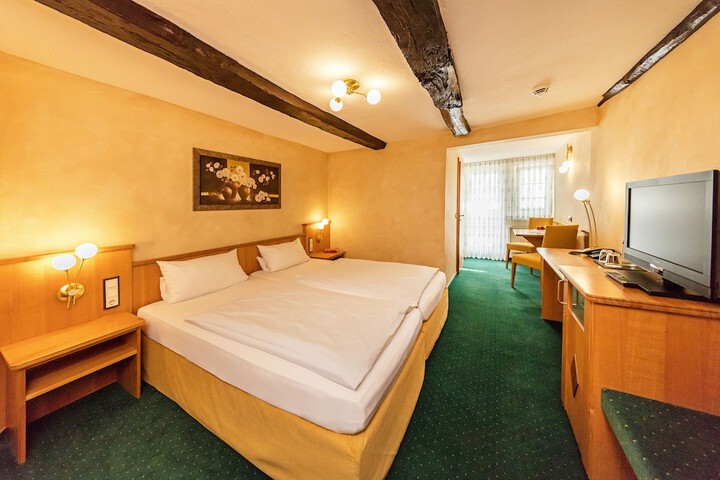 Room 6 of 25