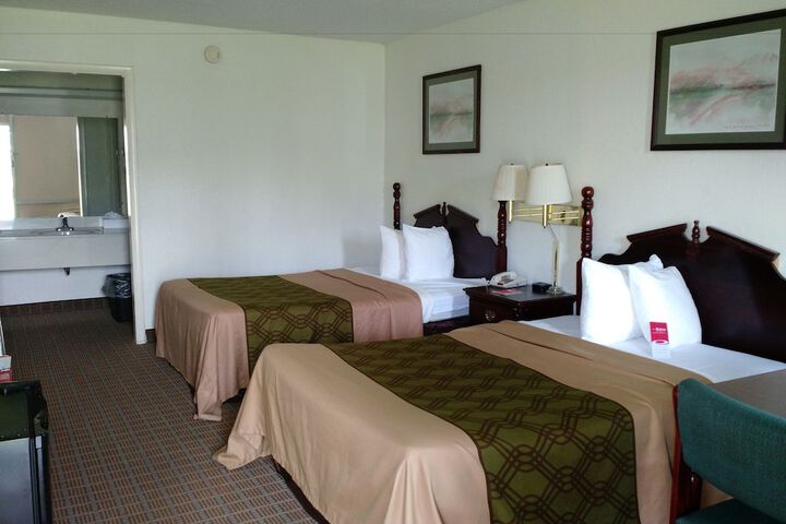 2 Double Beds (10 of 16)