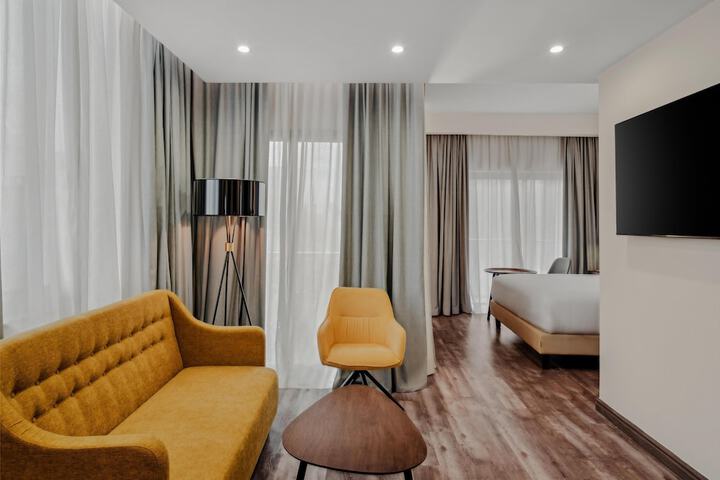 Room 35 of 73