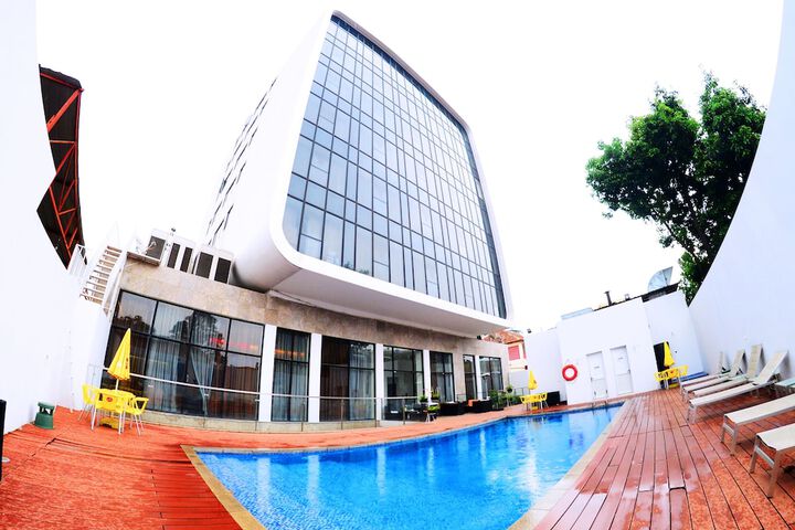 Pool Hotel