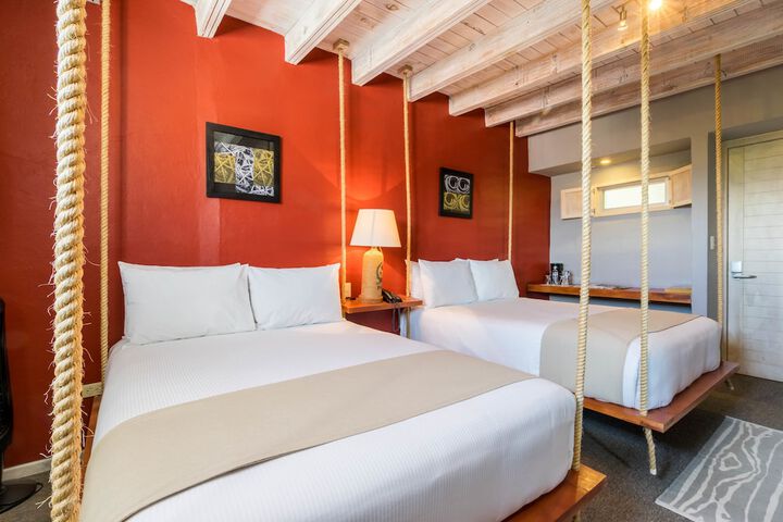 Room 14 of 28