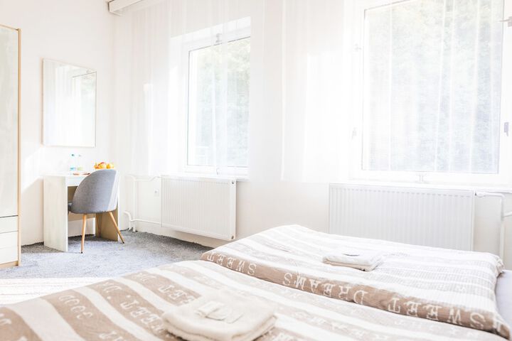 Room 13 of 42