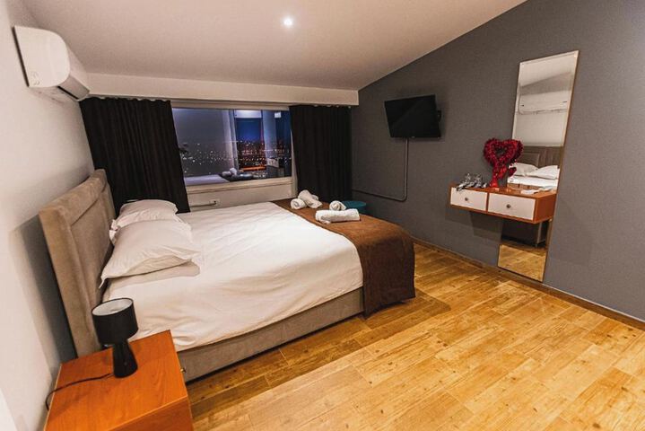 Room 16 of 90