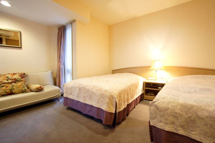 Room 14 of 35