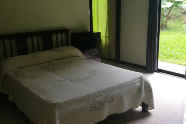 Room 4 of 9