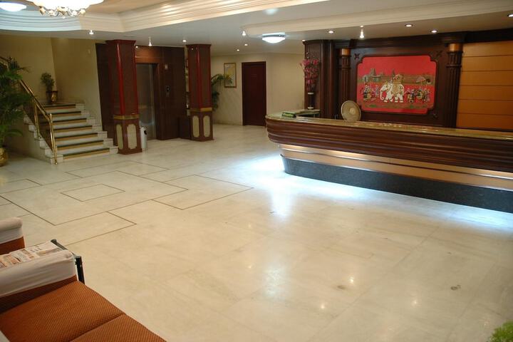 Entrance & Lobby