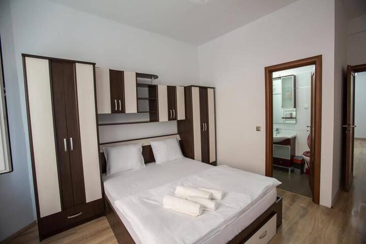 Image of BOLINTINEANU ELEGANCE