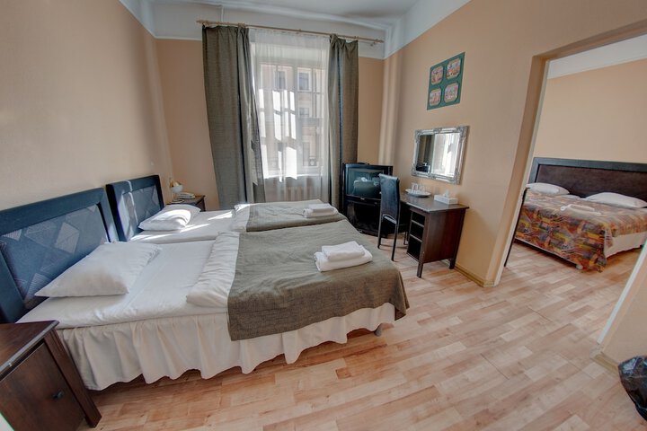 Room 32 of 272