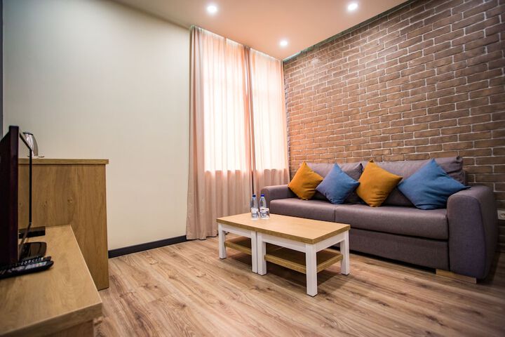 Room 25 of 103
