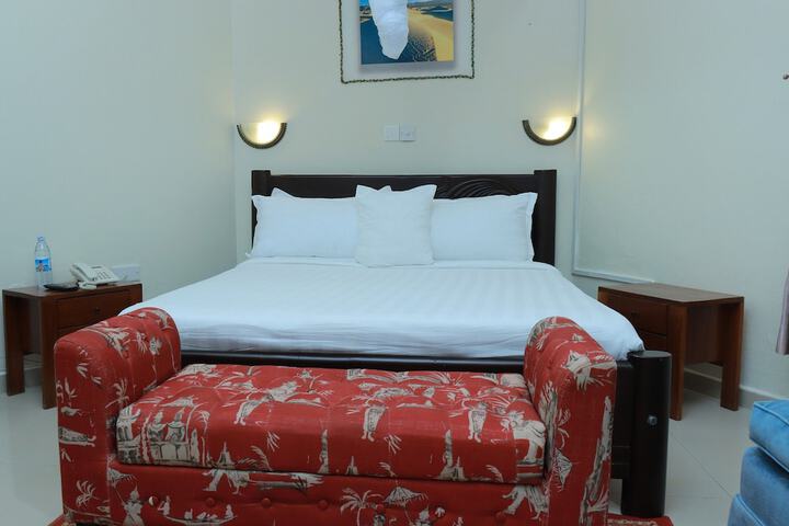 Room 30 of 182