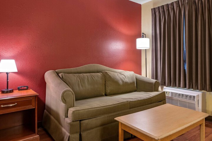 1 King Bed (9 of 9)
