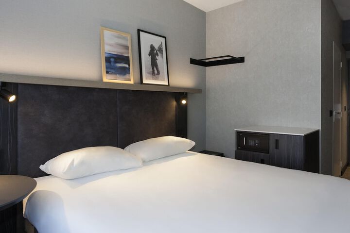 Room 45 of 104