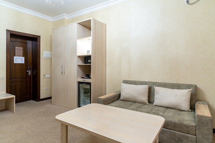 Room 12 of 50