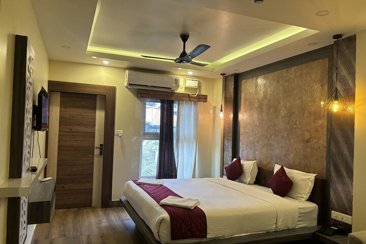 Room 4 of 28