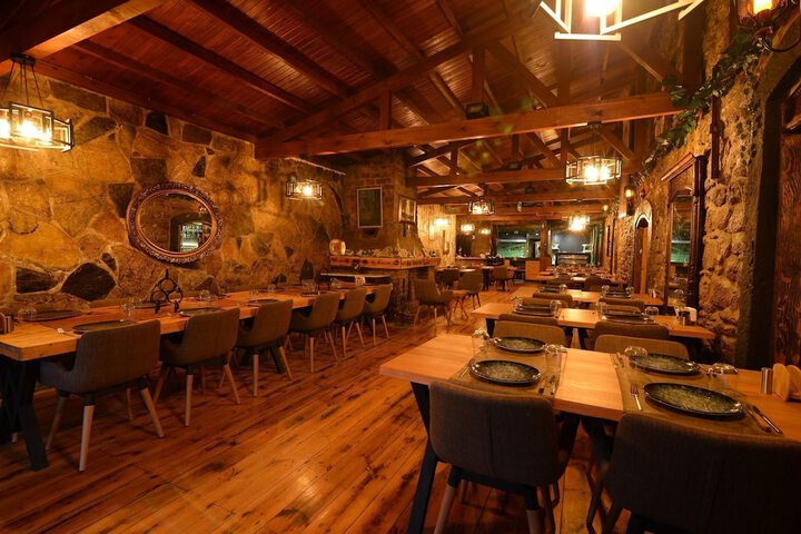 Dining 16 of 39