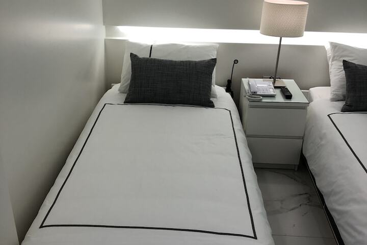 Room 5 of 68