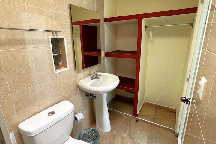 Room 5 of 11