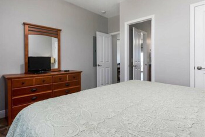 Room 27 of 27
