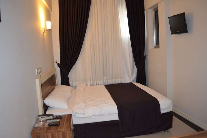 Room 2 of 8