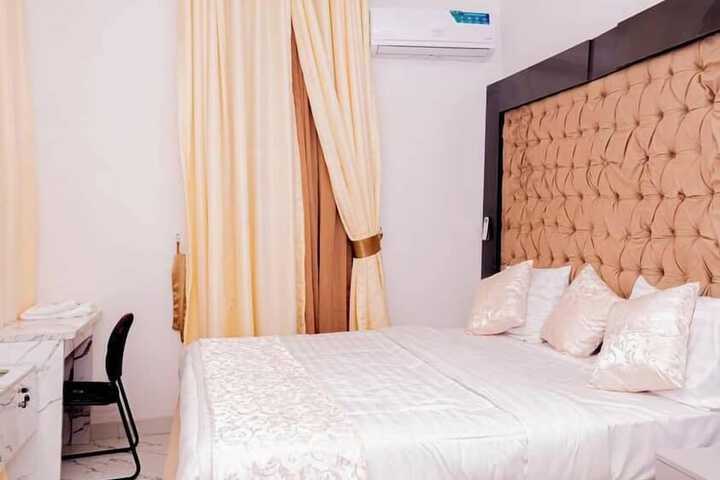 Room 4 of 19