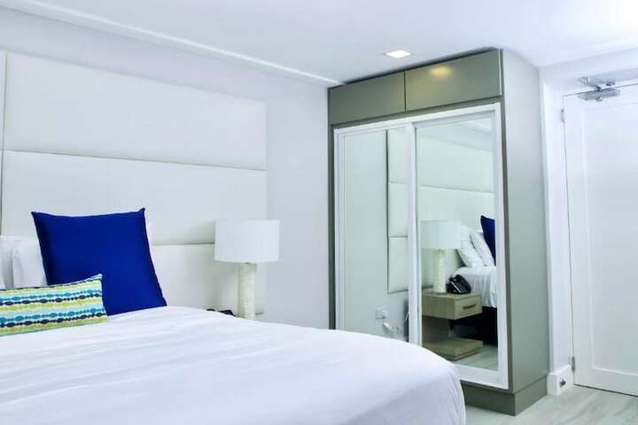 Room 9 of 34