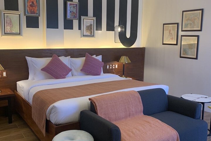 Room 33 of 62
