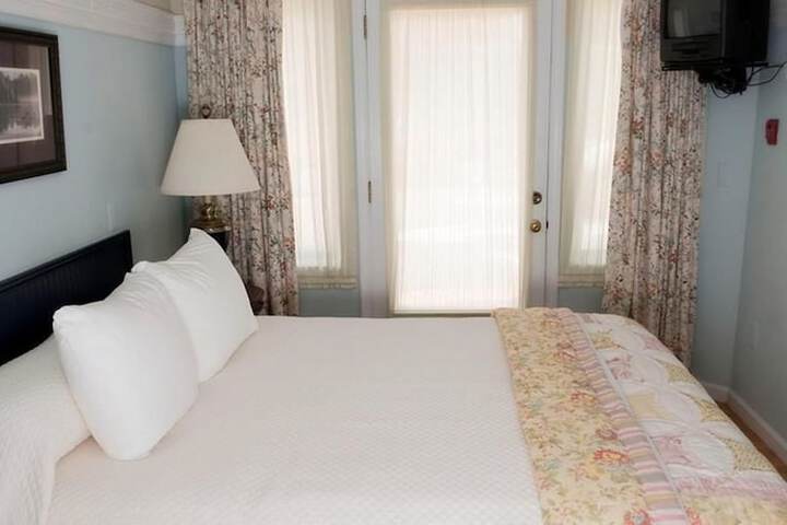 Room 14 of 65