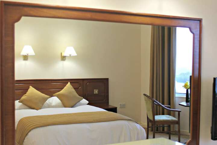 Room 15 of 34