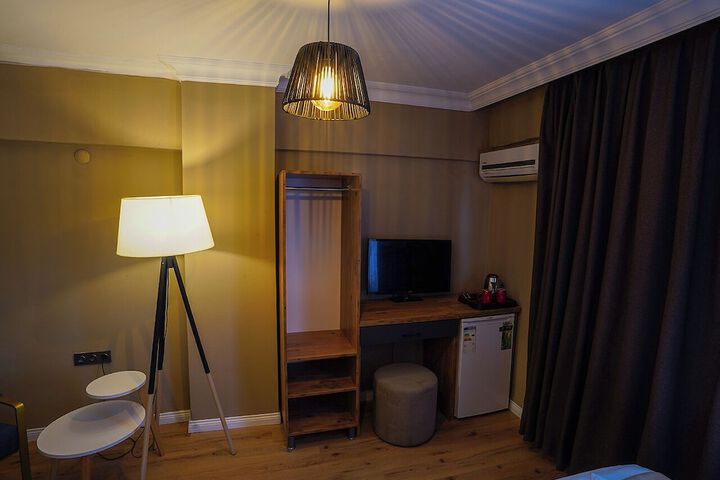 Room 14 of 37