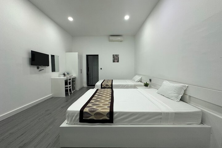 Room 3 of 7