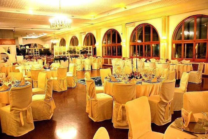 Ballroom/Hall 19 of 31