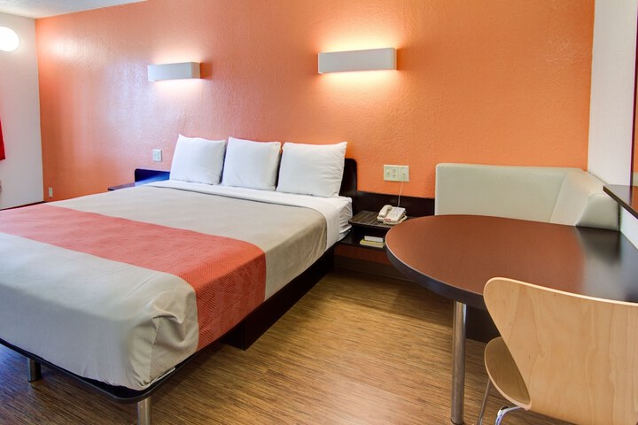 Room 7 of 29