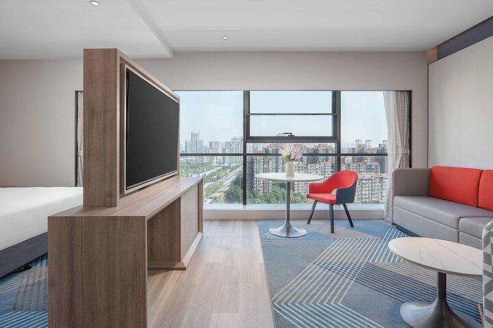 Room 21 of 48
