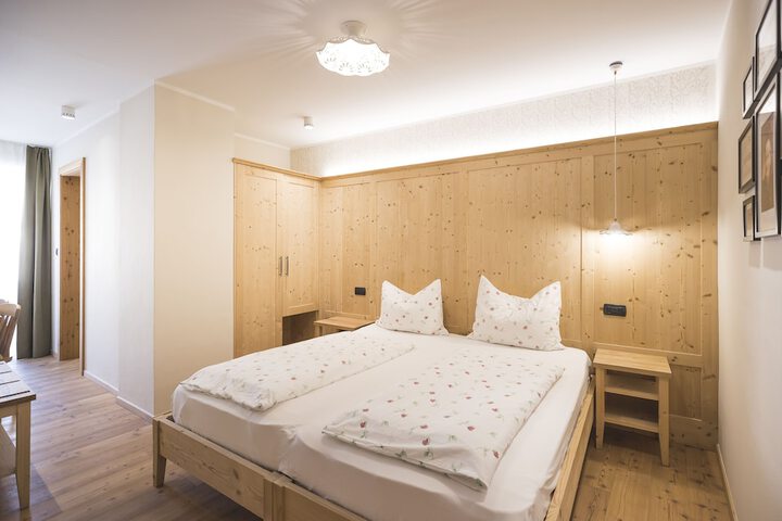 Room 34 of 214