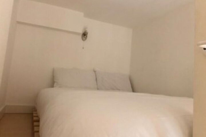 Room 33 of 35