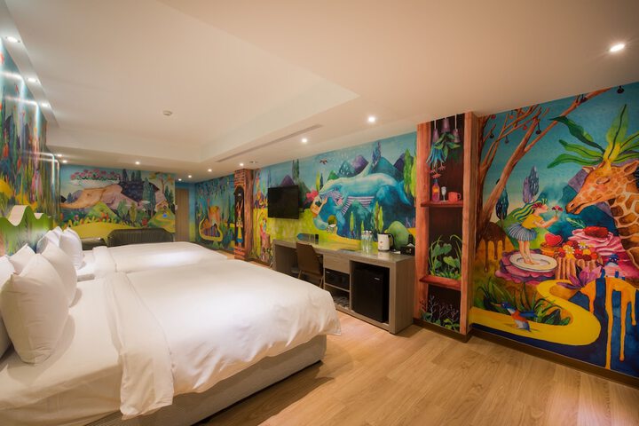 Room 4 of 96