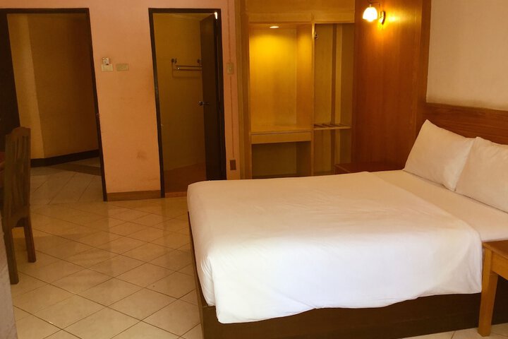 Room 16 of 50