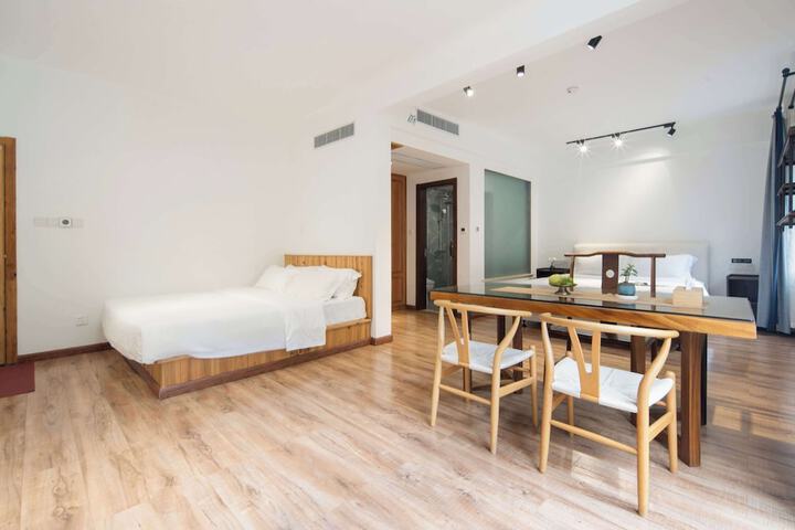 Room 42 of 170