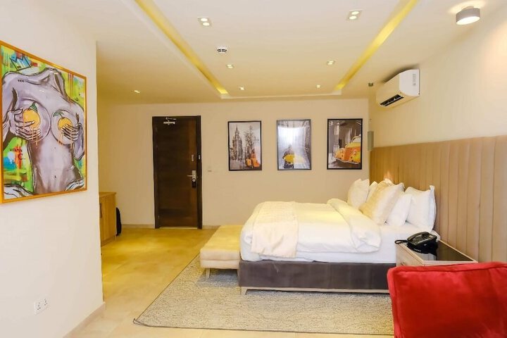 Room 11 of 28