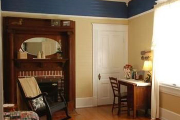 Room 32 of 49