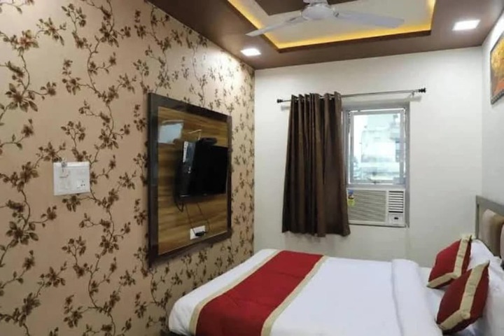 Room 13 of 20