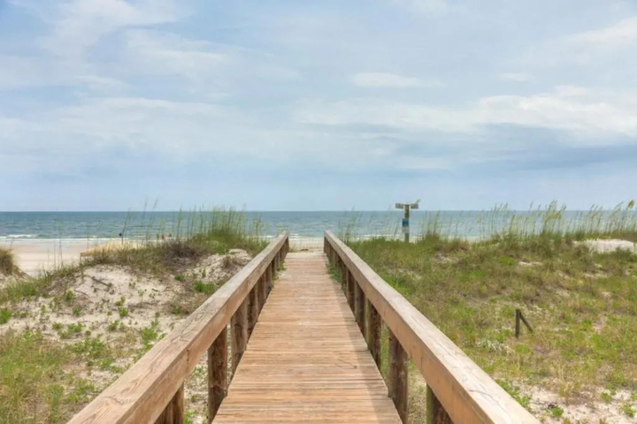 Image of Sandy Feet Retreat 4 Oceanview Balconies Pets ok