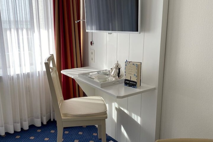 Room 43 of 99
