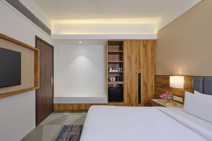 Room 10 of 25