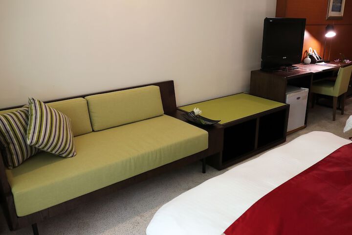 Room 7 of 180